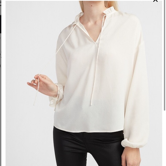 Express Women’s Textured Jacquard Ruffle Tie Neck Top NWT size Medium - Picture 1 of 9